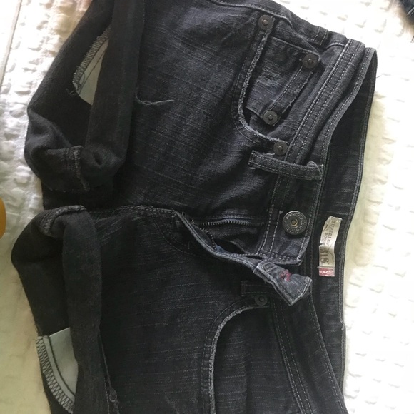 Black Levi’s real denim shorts - Picture 3 of 4